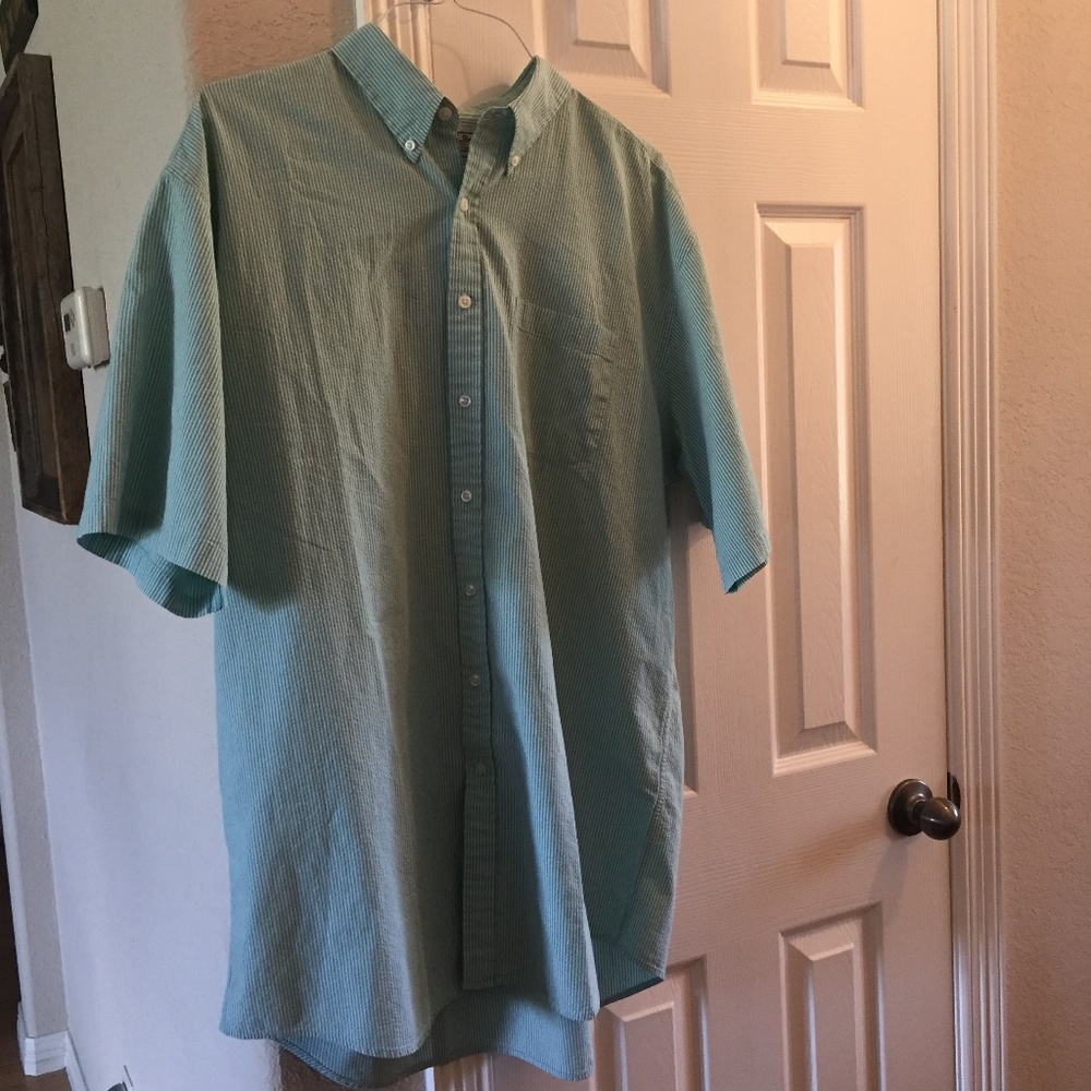 L.L. Bean Seersucker short sleeve Shirt XL…